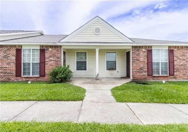 Homes for sale in New Iberia, LA | 1341 20 Arpent Rd, New Iberia, LA 70560 | MLS# 2562417
