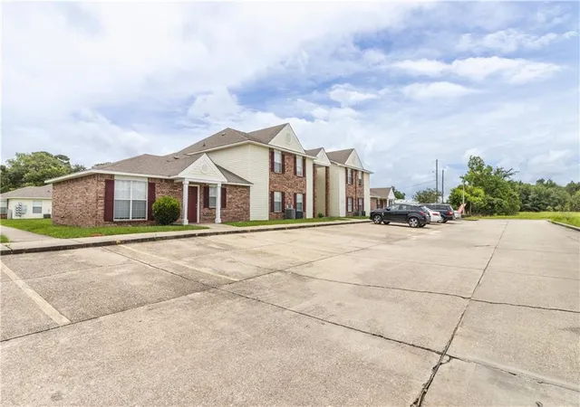 Homes for sale in New Iberia, LA | 1341 20 Arpent Rd, New Iberia, LA 70560 | MLS# 2562417