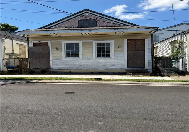 Homes for sale in New Orleans, LA | 3509 11 S Saratoga St, New Orleans, LA 70115 | MLS# 2562485