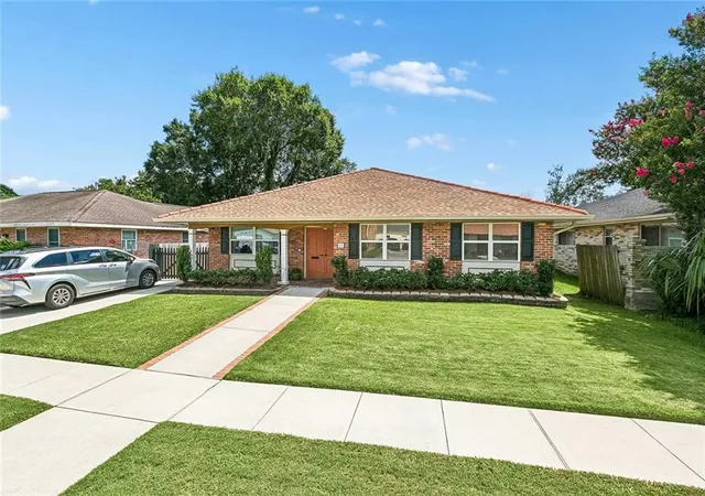 Homes for sale in Kenner, LA | 23 Boimare Ave, Kenner, LA 70065 | MLS# 2562558