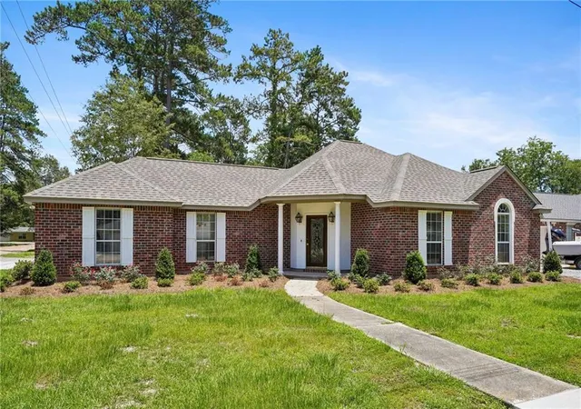 Homes for sale in Covington, LA | 70274 L St, Covington, LA 70433 | MLS# 2562431