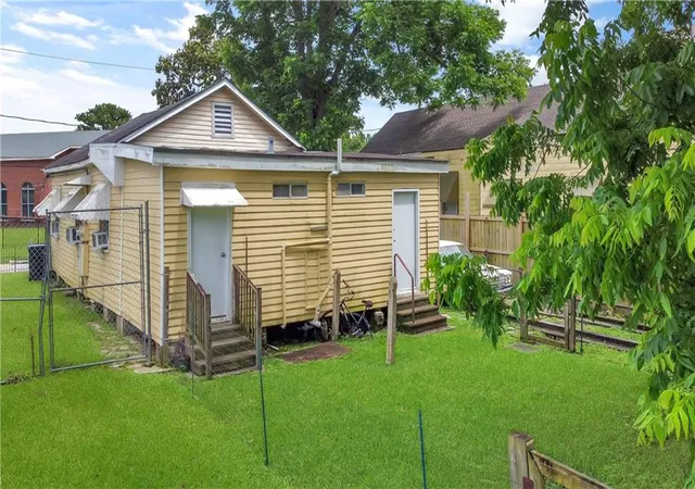 Homes for sale in New Orleans, LA | 1015-17 Saux Ln, New Orleans, LA 70114 | MLS# 2560812