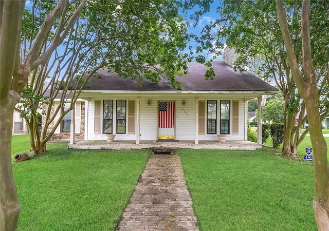 Homes for sale in Baton Rouge, LA | 4141 Country Hill Dr, Baton Rouge, LA 70816 | MLS# 2562640