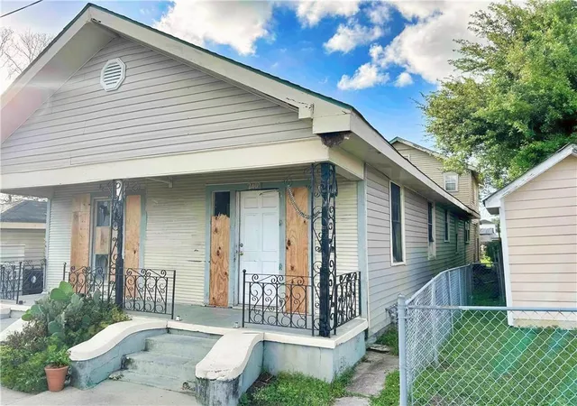 Homes for sale in New Orleans, LA | 2407 S Miro St, New Orleans, LA 70125 | MLS# 2562664