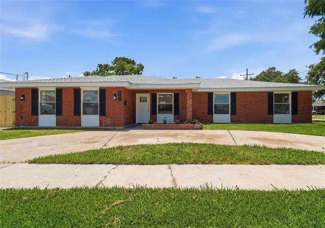 Homes for sale in Westwego, LA | 930 Cedre Dr, Westwego, LA 70094 | MLS# 2562674