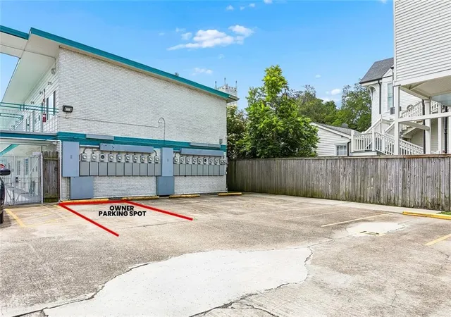 2nd image of 2833 Saint Charles Ave #25, New Orleans, LA 70115 | MLS# 2561265