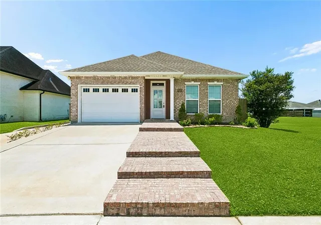 Homes for sale in Meraux, LA | 4516 Lamarque Dr, Meraux, LA 70075 | MLS# 2561114