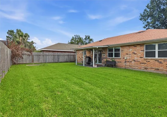 Homes for sale in Kenner, LA | 32 Anjou Dr, Kenner, LA 70065 | MLS# 2562697