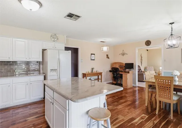 Homes for sale in Kenner, LA | 32 Anjou Dr, Kenner, LA 70065 | MLS# 2562697