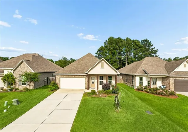 2nd image of 760 Jackson Ct, Madisonville, LA 70447 | MLS# 2561530