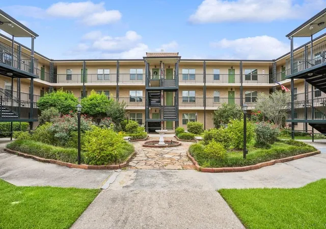 4th image of 2708 Whitney Pl, Metairie, LA 70360