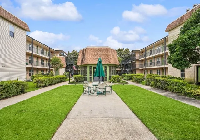 5th image of 2708 Whitney Pl, Metairie, LA 70360