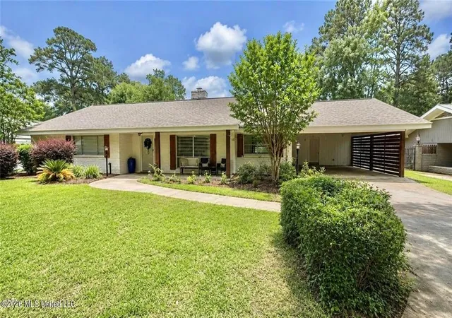 Homes for sale in Brookhaven, MS | 403 Pine Dr, Brookhaven, MS 39601 | MLS# 2562802