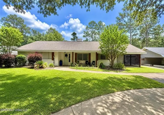 Homes for sale in Brookhaven, MS | 403 Pine Dr, Brookhaven, MS 39601 | MLS# 2562802