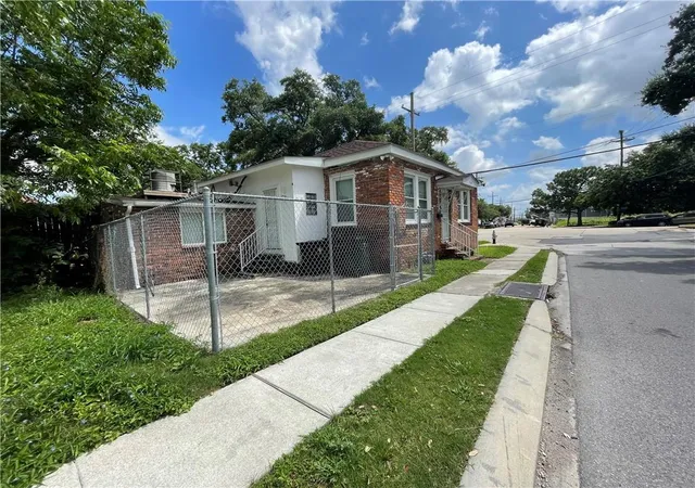 Photo 2 of Single family home for sale at 3301 S Dorgenois St, New Orleans, LA 70125 | MLS# 2562729 | Listing updated on 2026-07-24