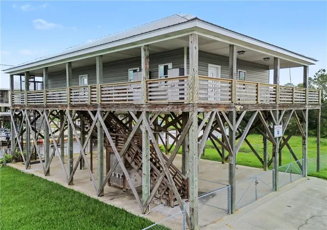 1st image of 10100 W Park Rd, Bay St Louis, MS 39520 | MLS# 2562783