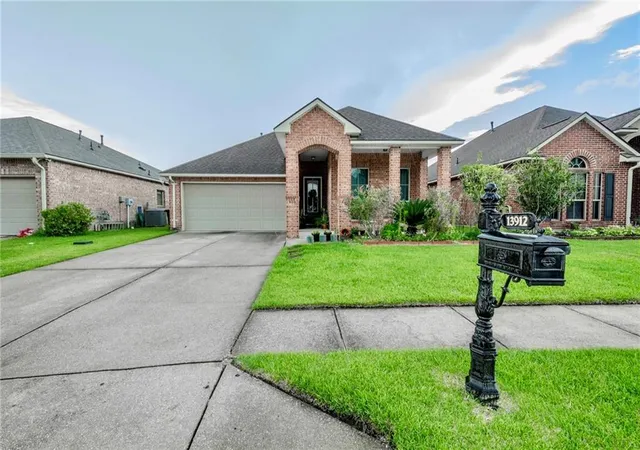 2nd image of 13912 Stone Gate Dr, Baton Rouge, LA 70816 | MLS# 2561979
