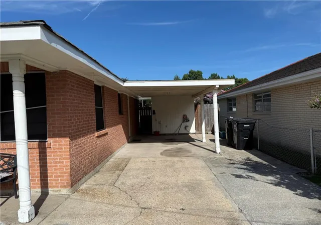 Homes for sale in Chalmette, LA | 2031 W Beauregard St, Chalmette, LA 70043 | MLS# 2562645