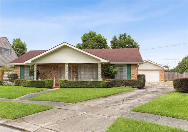 Homes for sale in Gretna, LA | 142 E Randall Ct, Gretna, LA 70053 | MLS# 2562747