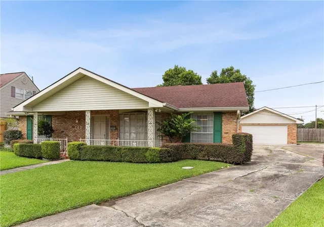 Homes for sale in Gretna, LA | 142 E Randall Ct, Gretna, LA 70053 | MLS# 2562747