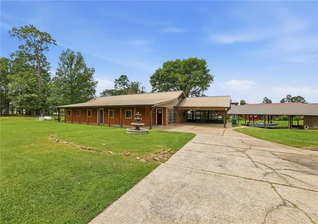 Homes for sale in Springfield, LA | 32557 Ponchartrain Dr, Springfield, LA 70462 | MLS# 2562198