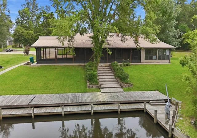 Homes for sale in Springfield, LA | 32557 Ponchartrain Dr, Springfield, LA 70462 | MLS# 2562198