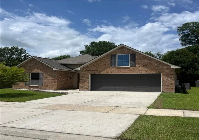 Homes for sale in Zachary, LA | 6337 Honey Locust Blvd, Zachary, LA 70791 | MLS# 2559022