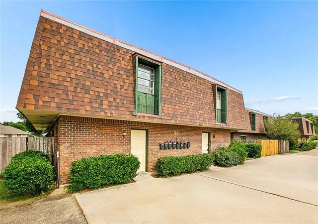 Homes for sale in Kenner, LA | 53 Antigua Dr #D, Kenner, LA 70065 | MLS# 2562914