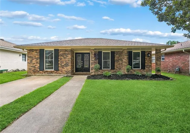 Homes for sale in Metairie, LA | 4623 Lefkoe St, Metairie, LA 70006 | MLS# 2561020