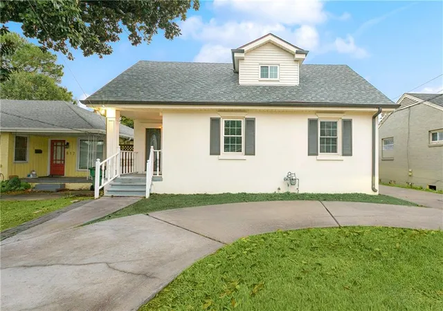 Homes for sale in Metairie, LA | 515 Oaklawn Dr, Metairie, LA 70005 | MLS# 2562956