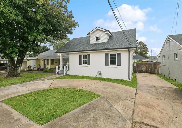 Homes for sale in Metairie, LA | 515 Oaklawn Dr, Metairie, LA 70005 | MLS# 2562956
