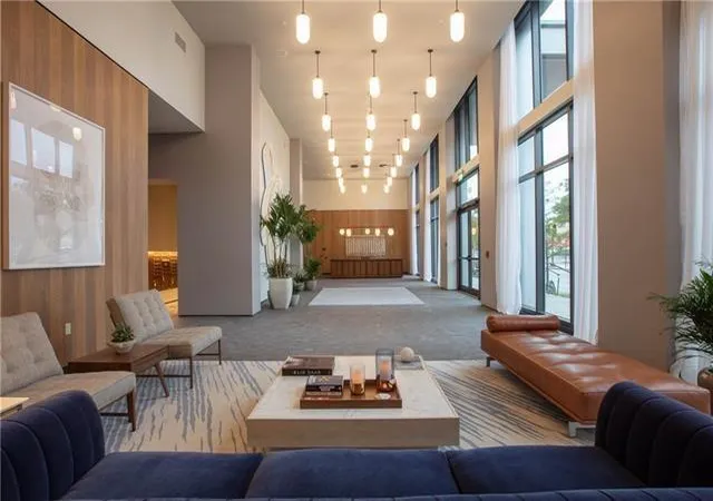 2nd image of 1001 Julia St, New Orleans, LA 70113