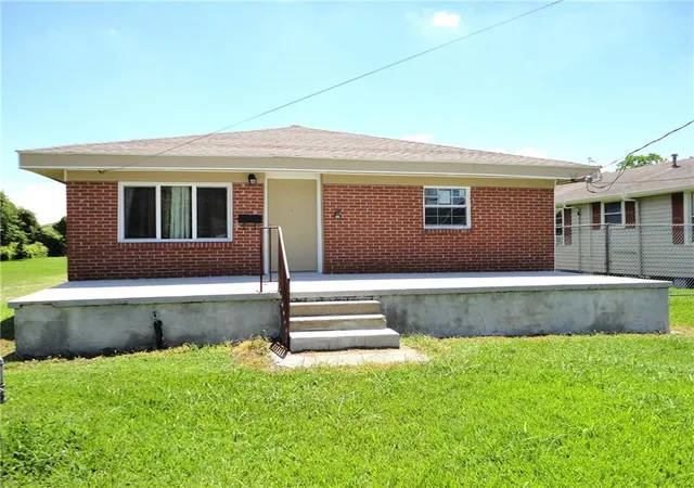 1st image of 2604 Lafayette St, Gretna, LA 70053 | MLS# 2562782