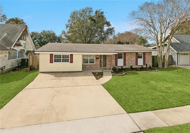 Homes for sale in Metairie, LA | 1612 Akron Ave, Metairie, LA 70003 | MLS# 2563061