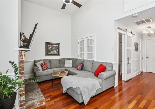 4th image of 4716 Annunciation St, New Orleans, LA 70115