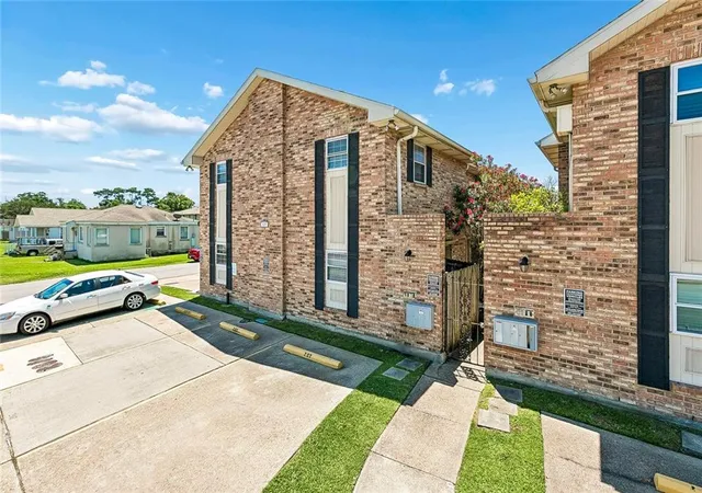 Homes for sale in Metairie, LA | 600 N Clearview Pkwy #102, Metairie, LA 70001 | MLS# 2562517