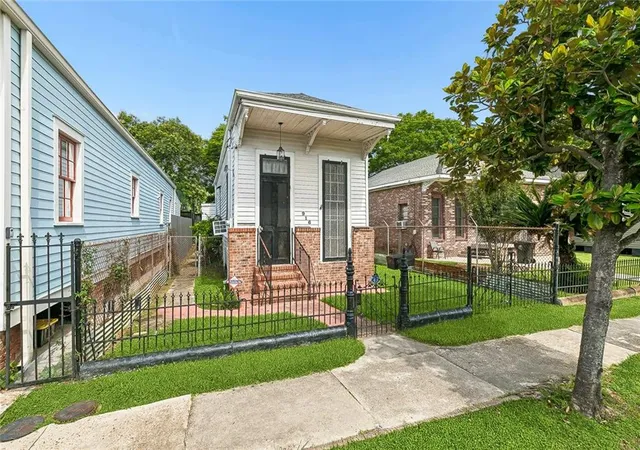 Photo 1 of Single family home for sale at 916 Kentucky St, New Orleans, LA 70117 | MLS# 2563177 | Listing updated on 2026-08-27