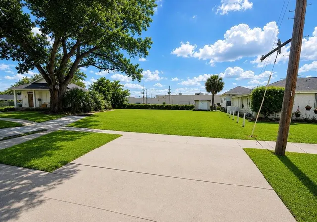 1st image of 83 Willow Dr, Gretna, LA 70053 | MLS# 2563236