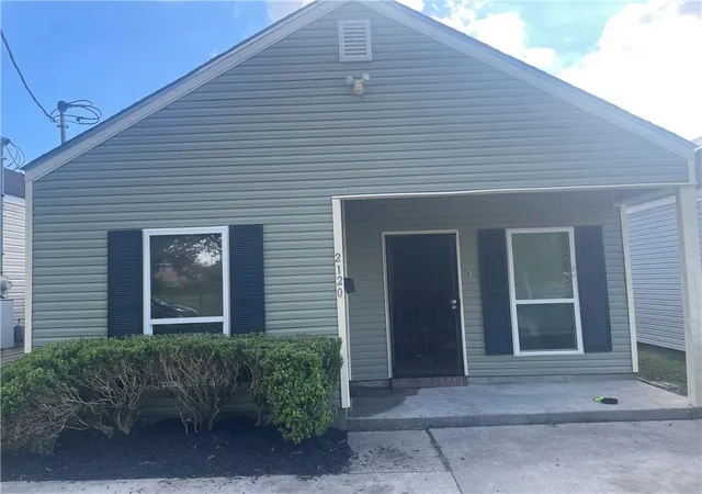 Homes for sale in Gretna, LA | 2120 Newton St, Gretna, LA 70053 | MLS# 2563391