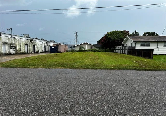 1st image of 624 Oak St, Marrero, LA 70072 | MLS# 2563224