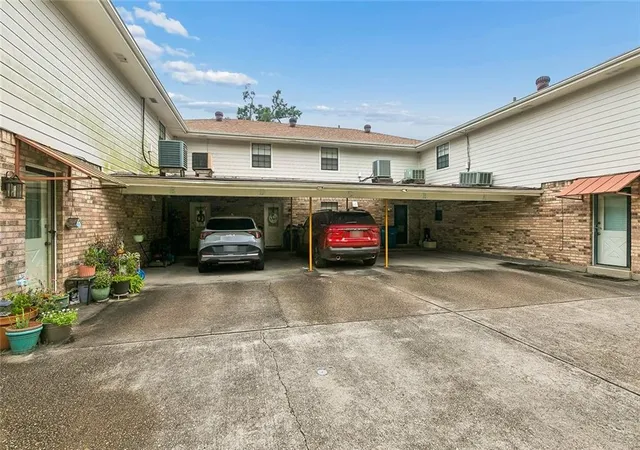 Homes for sale in Luling, LA | 135 Lakewood Dr #D, Luling, LA 70070 | MLS# 2563379