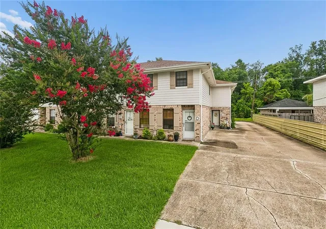 Homes for sale in Luling, LA | 135 Lakewood Dr #D, Luling, LA 70070 | MLS# 2563379