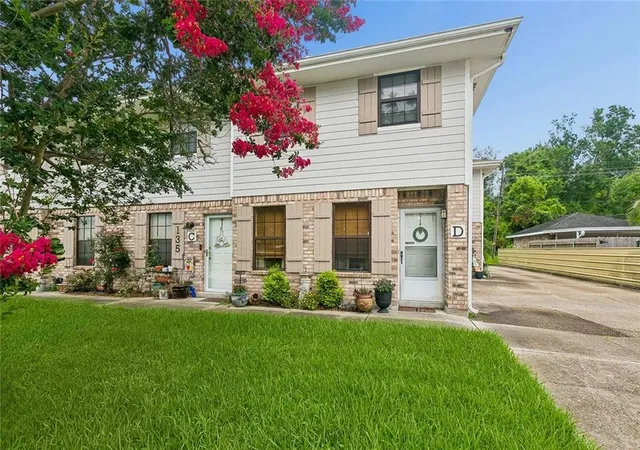 Homes for sale in Luling, LA | 135 Lakewood Dr #D, Luling, LA 70070 | MLS# 2563379