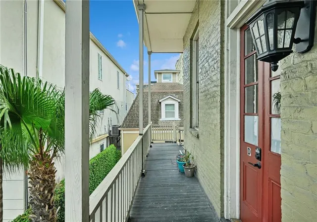 2nd image of 1061 Camp St #D, New Orleans, LA 70130 | MLS# 2563387