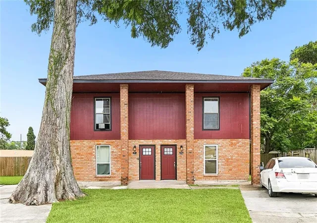 Photo 1 of Townhouse for sale at 7 7a Shepard Ct, Gretna, LA 70053 | MLS# 2563558 | Listing updated on 2026-08-26