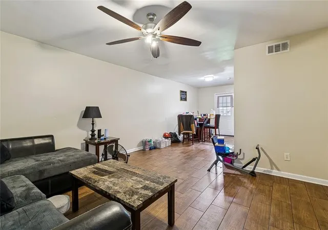 Photo 2 of Townhouse for sale at 7 7a Shepard Ct, Gretna, LA 70053 | MLS# 2563558 | Listing updated on 2026-08-26