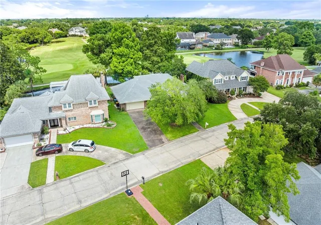 Homes for sale in Kenner, LA | 178 Chateau Latour Dr, Kenner, LA 70065 | MLS# 2563613