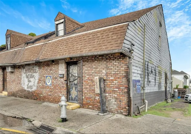 Photo 1 of Single family home for sale at 3801 Tchoupitoulas St, New Orleans, LA 70115 | MLS# 2563508 | Listing updated on 2026-07-21