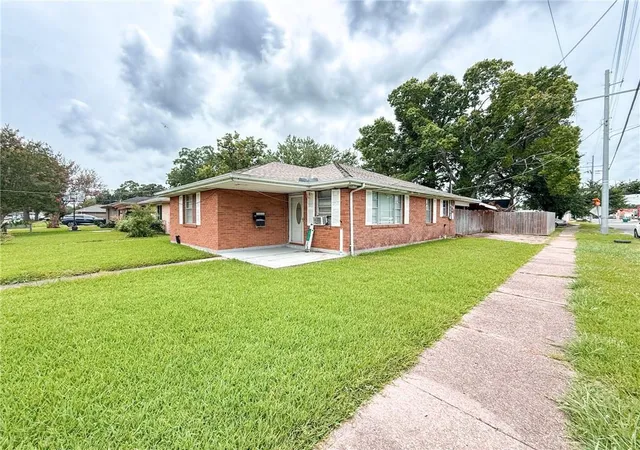 Homes for sale in Kenner, LA | 1925 Idaho Ave, Kenner, LA 70062 | MLS# 2563657