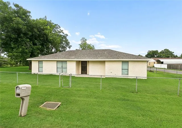Homes for sale in Raceland, LA | 204 Market St, Raceland, LA 70394 | MLS# 2563007